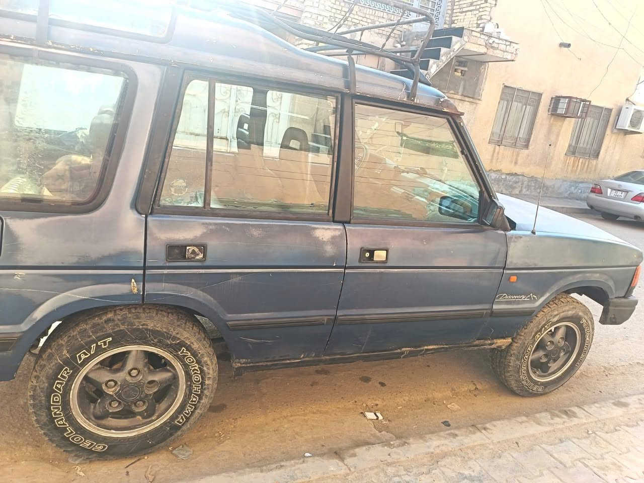 دسكفري مديل 92 للبيع مكينه وكير قوايش لوكير جديد داخل كشنات جدد يرادله ترتيب السياره سعره 28 وبيه مجال بسيط *********** مكان السياره العماره
