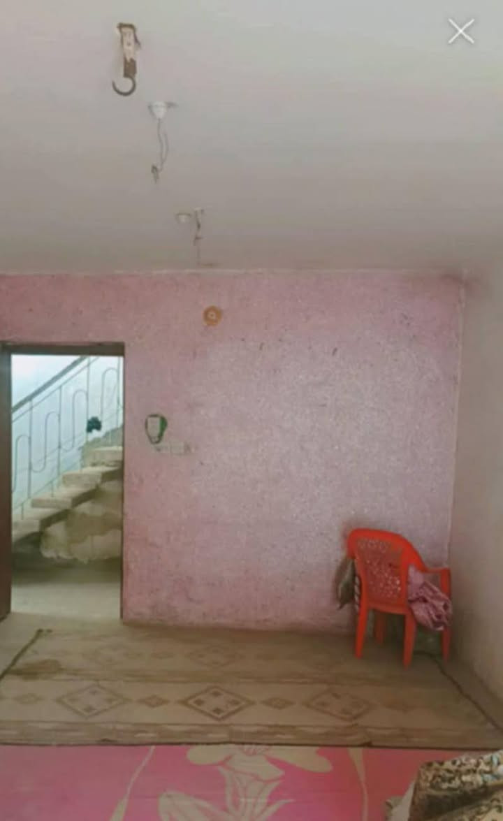 السلام عليكم،،بيت للبيع المساحه104طابو صرف علشارع يتكون من طابقين الاول مجمع صحيات خارجيه ،،استقبال،، هول،، حمام ،،غرفه 1 ،،منور،،الطابق الثاني،،3غرف ،،وهول,, الاستفسار علرقم,,***********
