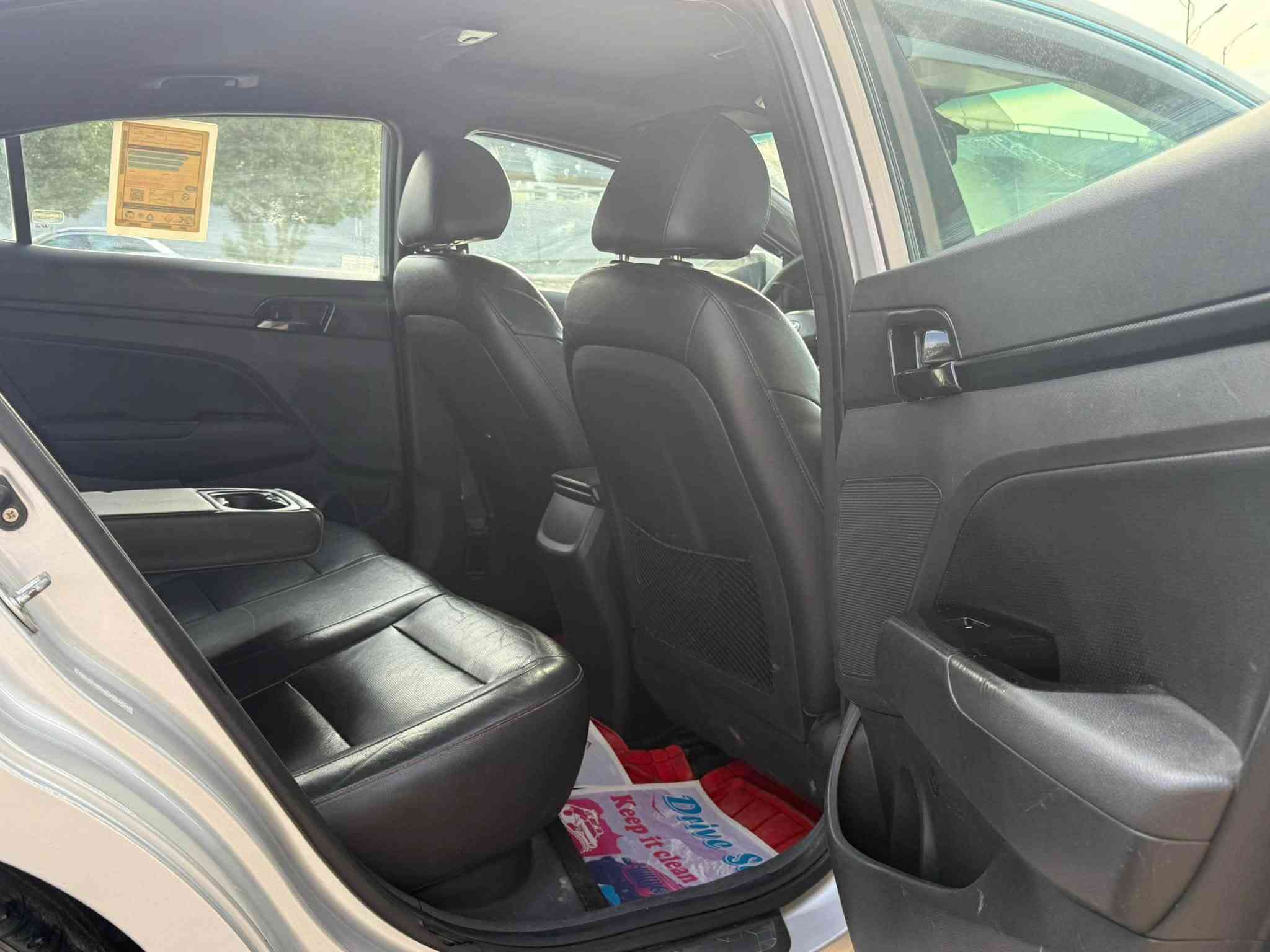 السلام عليكم
النتره فول سبورت موديل ٢٠١٨ 
رقم بغداد انكليزي هزه جديده 
بيها جاملغ وبنيد  بدون دواخل بدون ايرباك 
مكفوله  مكينه كير تبريد صدر كله خير من الله
العنوان بغداد الطوبجي 
منشور صور حادث وسونار واي استفسار حاضر السعر 112 مجال حك الجيه
***********
