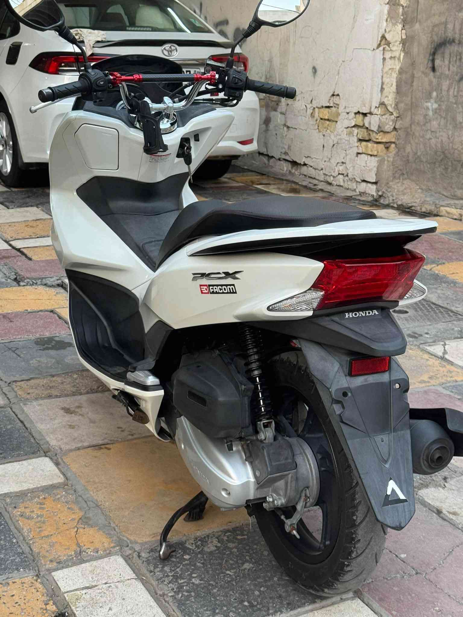 سلام عليكم للبيع PCXجيل الثاني
ياباني حرف JFماشيه 20الف وبلمزاد 19دراجه رمبه مصار فتره من نزلته مكينه 125اوراق المزاد موجوده شرط كفاله عامه كفر ومكينه سعر 21 ورقه وبيه مجال حك الجيه مشتراته 23 للاستفسار ***********بغداد حي القاهره
