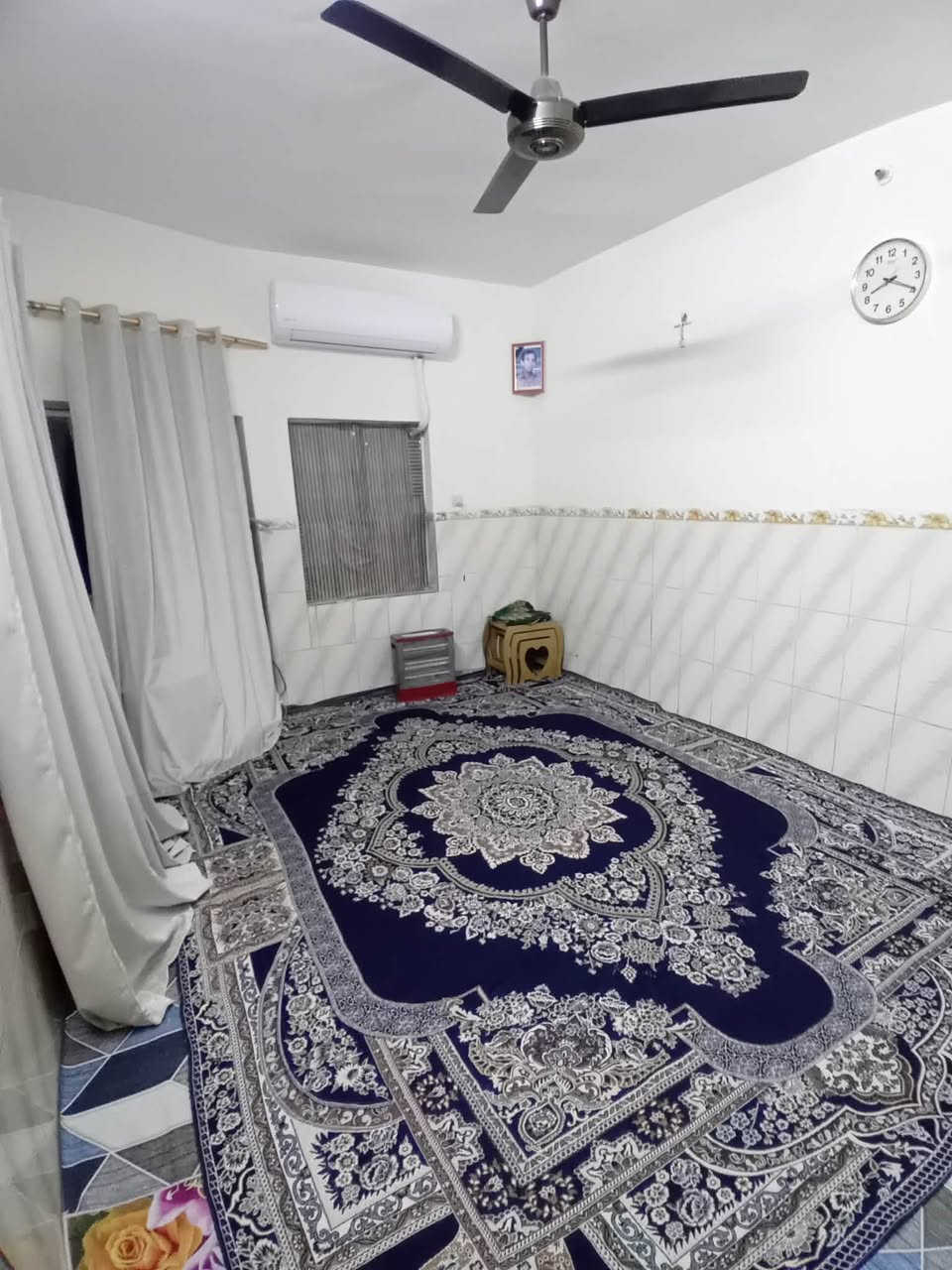 السلام عليكم
من رخصة الادمن 

منزل للبيع طابو ملك صرف محكمة الكرادة

العنوان الزعفرانية شارع الكهرباء مقابل شارع البستان 

تفاصيل البيت 100 متر ريم البيت عكاده مو مسلح ثنين غرف وحده والثانية فوك صالة ومطبخ واستقبال حمام مشترك داخلي وصحيات خارجي السعر 75 مليون وبي مجال التواصل *********** حسنين
