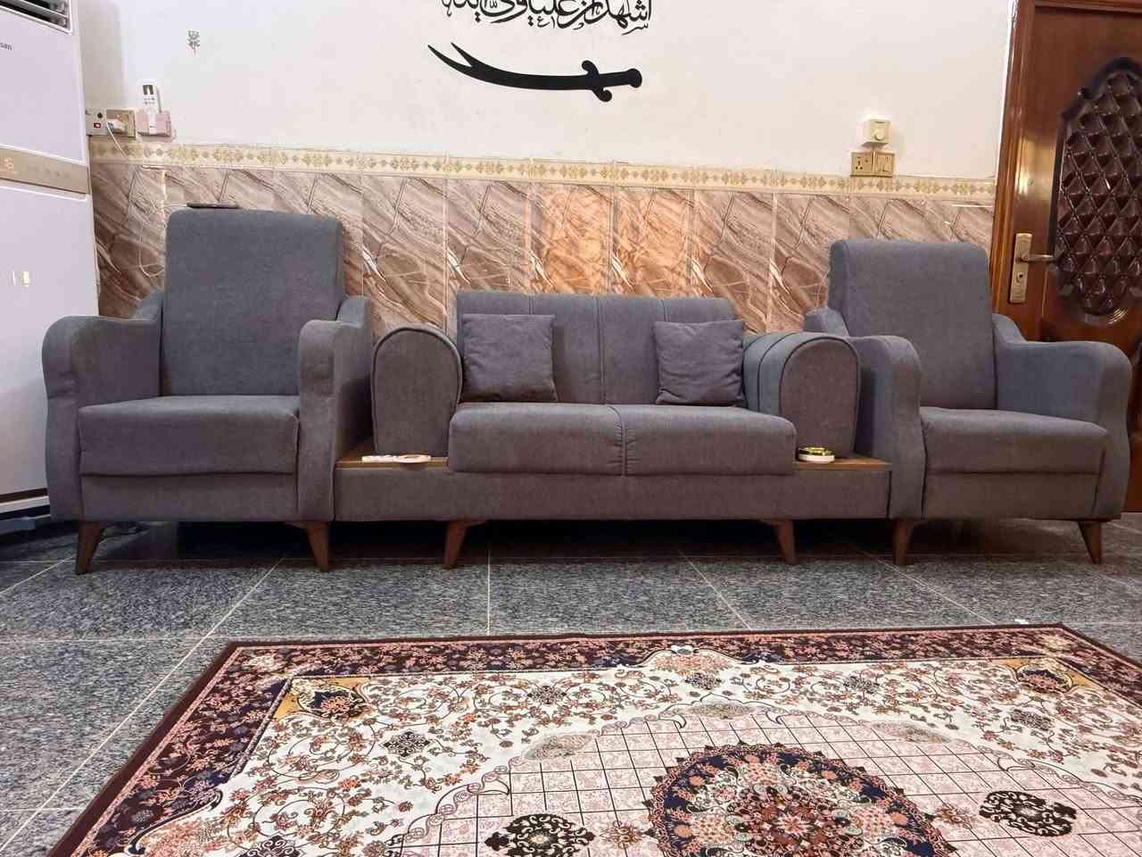 السلام عليكم  بسبب الوعود الكاذبة تخم قنفات 5 قطع 10 نفرات جديد صارله أسبوع من اخذتهن جدد نضيفات للبيع السعر خاص  رقم التواصل ***********
