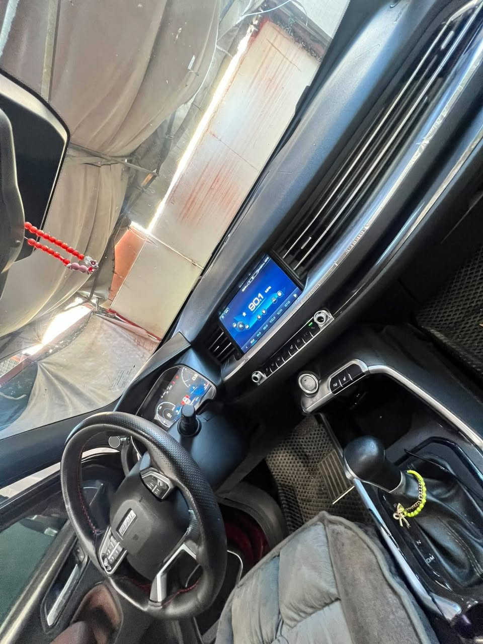 السلام عليكم سيارة هافال موديل ٢٠٢٠ ماشية ٨٦ الف كيلو فول مواصفات واحد على واحد اعلى فئة سيارة مكينة وكير غير من الله تخم تاير تبريد ثلج باتري جديد رقم بغداد دولي بيه ربع ياب السائق صبغ فقط رايده ١١ وبيه مجال للشراي الاتصال ***********
