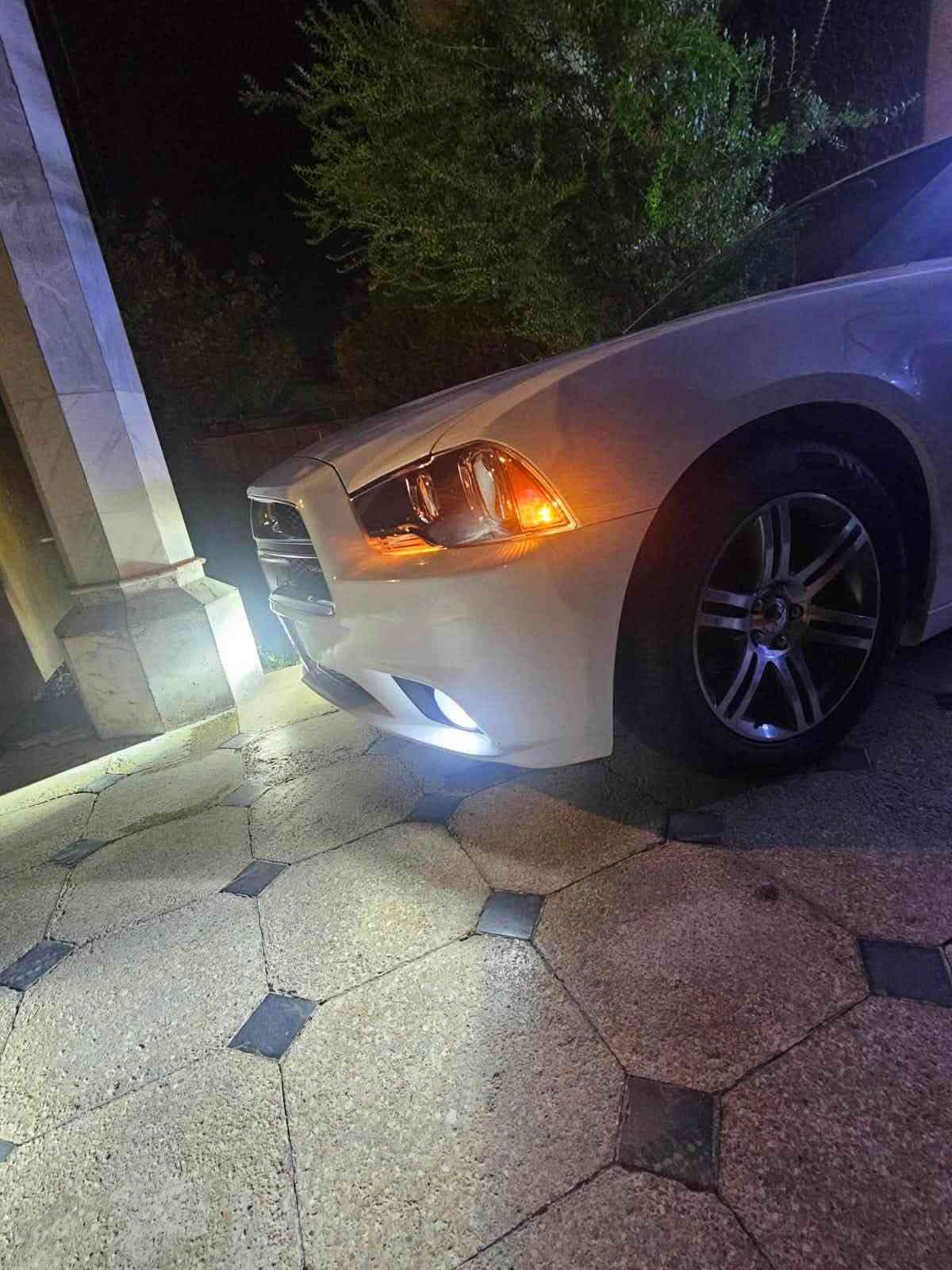 السلامُ عليكم …
للبيع فقط … 
السعر 16,500 دولار  يعني 165 ورقة وبي مجال 
Dodge Charger
موديل 2012       وارد خليجي   اللون ابيض 
                    عداد المسافة 230000 الف كم 
رقم بغداد الجديد بأسمي سنوية 2027 
💎 تحكم كامل 
💎 ويل كب 18 الاصلي 
💎 تبريد + تدفئ فول 
💎 كير طياره 
💎 شاشة صغيرة 
💎 كامره 
💎 بصمة تشغيل 
💎 تشغيل عن بعد 
💎 كشاف ثلجي 
💎 محرك 6 سلندر 3600 
السياره نظيفة وجديده وجاهزة وعليه ادامه كامله  
ضرر فقط قبق الجنطة مبدل اثر دحجه وتكحيل بالجاملغ الامامي جهة السايق فد شي بسيط كلش مقدار شبر صور السونار موجوده بالمنشور / غرفة داخل السيارة نظيفة 
موجوده بالحلة         للأستفسار اكثر الاتصال *********** ( واتساب )
