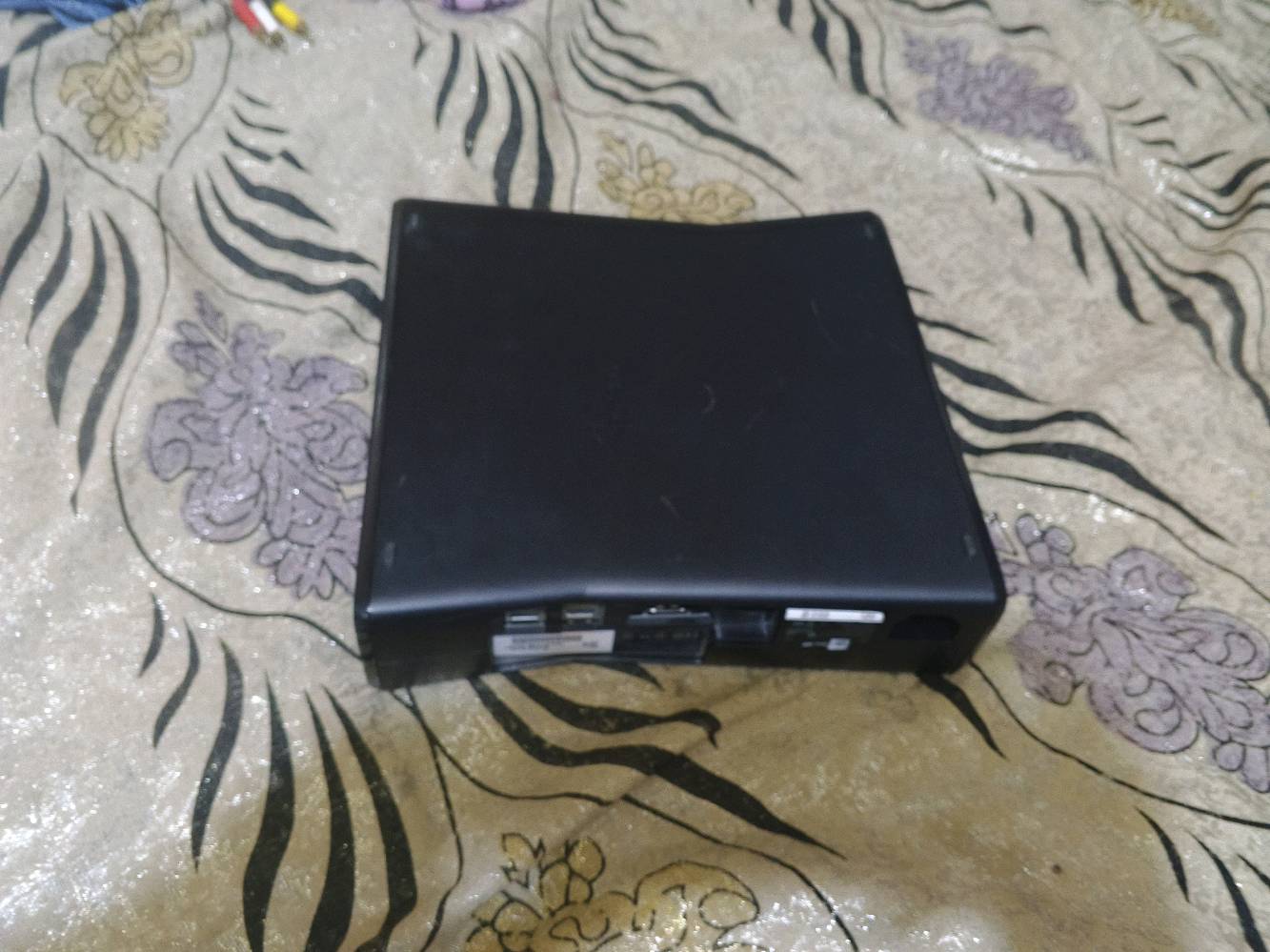 سلام عليكم شباب بلي إكس بوكس360 سلم للبيع سعر 120 بيه مجال قليل للشراي بل خدمه نضيف مرتب العاب حاذفيهن جهال باقيات بس 2 جهاز كلشي مابيه كامل مكمل لامفتوح ولا مصلح ملحقاتة اصلية وكاملة مكاني بغداد الامين الثانية وتوصيل موجود رقمي ***********
