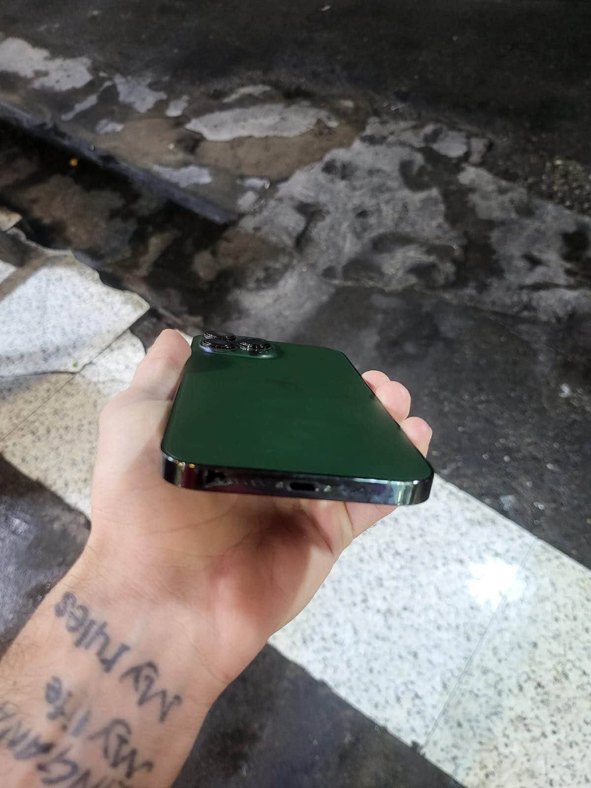 iPhone 13 pro max 
Zakire 128gb 
Battary 84
1sim esim 
%90 xawena bashart 
Ba zamani hawaw comptr mali dosta 
Nrxi 650 hazar maqamlay kam brayana musteri tel bka *********** 
La hawler 5 hasarok geandn niya أربيل, العراق

نص مكتوب في الصور:
- 19:50
- Pil Sağlığı ve Şarj Etme
- Telefon pilleri, şarj edilebilir bütün piller gibi eskidikçe performansı azalan tüketim mallarıdır. Daha fazlası...
- Maksimum Kapasite
- Bu, yeni pile kıyasla mevcut pil kapasitesinin ölçüsüdür. Düşük kapasite, şarjdan sonra kullanım süresinin azalmasına neden olabilir.
- %84
- En Yüksek Performans Yeterliliği
- Yerleşik dinamik yazılım ve donanım sistemleri, iPhone'unuzun pilinin kimyasal olarak yaşlanması gibi görülebilecek performans etkilerini engellemeye yardımcı olabilir.
- İyileştirilmiş Pil Şarjı
- iPhone, pilin eskime hızını yavaşlatmak için günlük şarj etme rutininizi öğrenir, böylece telefonunuzu kullanmaya ihtiyacınız olana kadar %80 oranını geçince şarj etmeyi durdurmak için bekleyebilir.