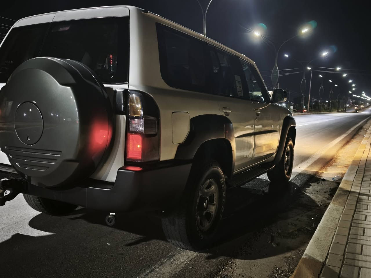 2008
مزايده صبغ عام   بدون ضربه
محرك 4800
دفع رباعي شغال
دواخل نظيفه 
سعر 95
ديالى خانقين
***********
