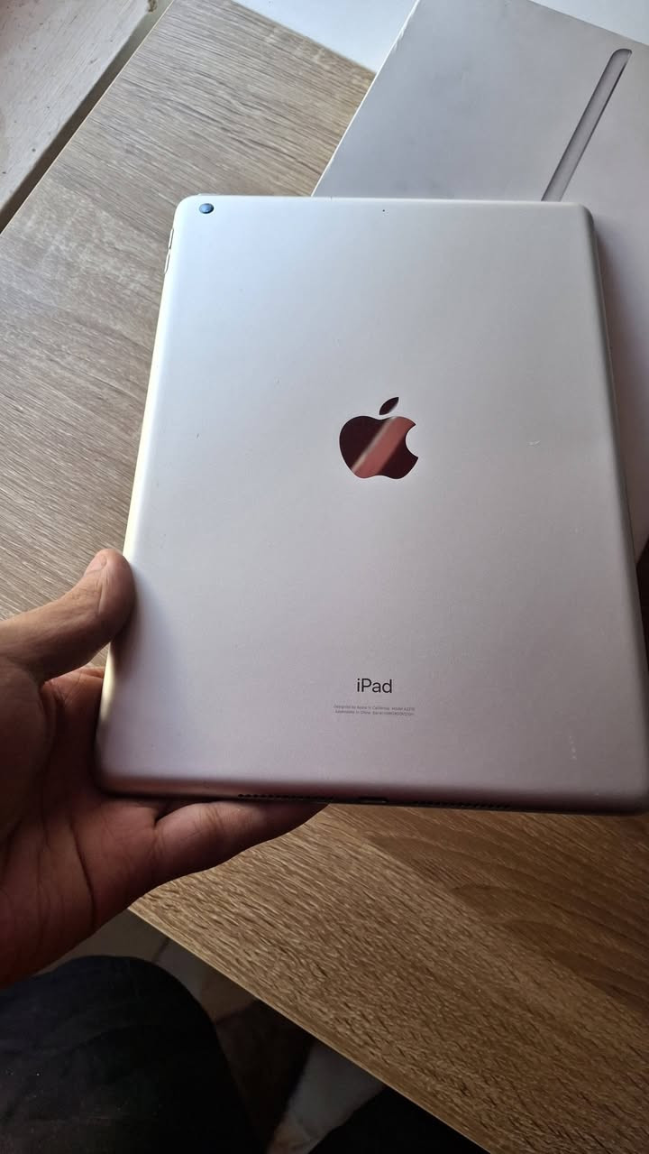 ايباد 8 ذاكرة 128GB لون سلفر 
(مبدل بطارية و البصمة واكفه بس البصمة بس الزر يشتغل طبيعي)
الباقي مكفول
السعر 160 الف (بي مجال قليل )
***********
العنوان بغداد الدورة الميكانيك
