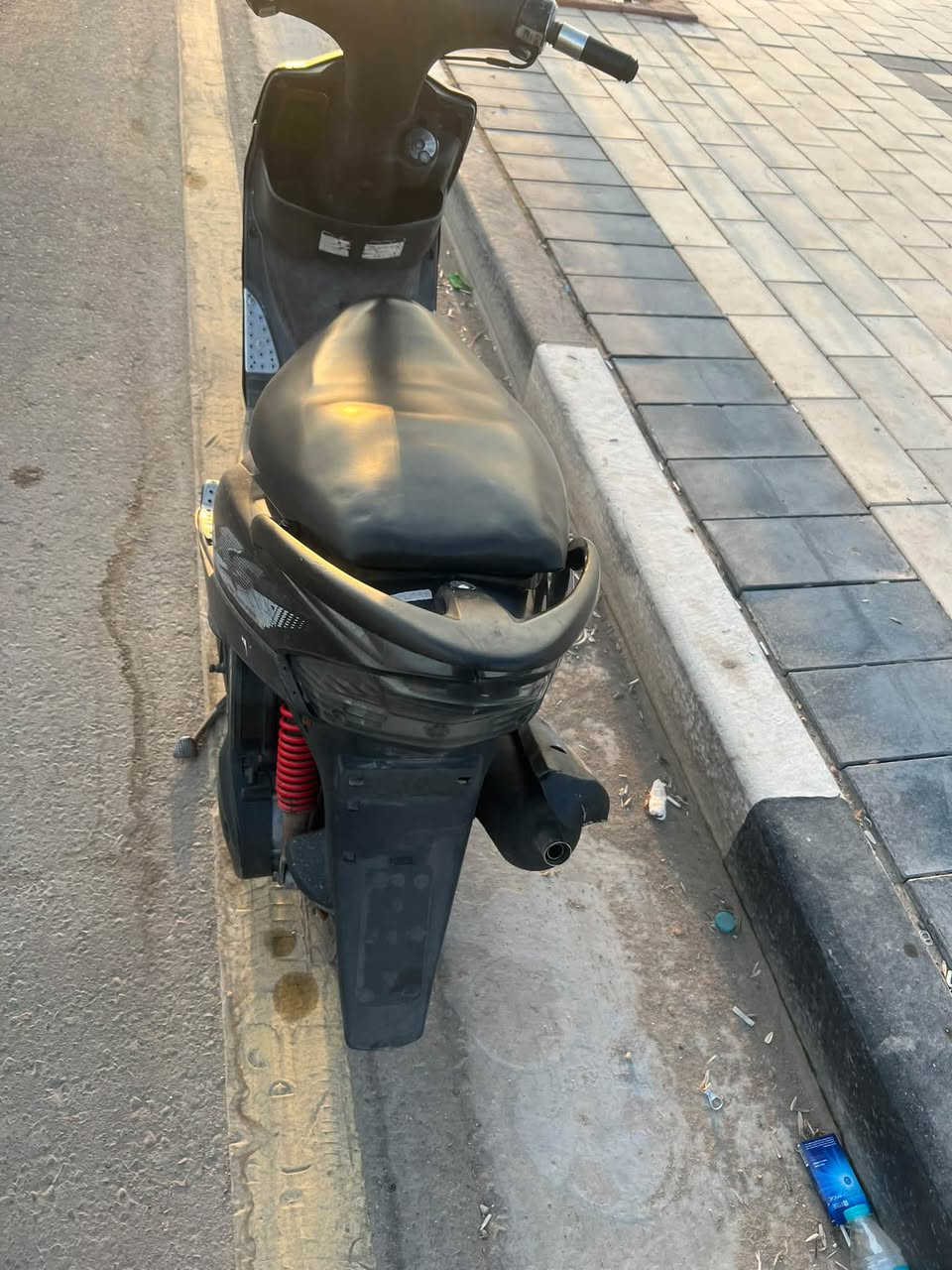 ماكس للبيع مفتوحه 49سعر 600دراجه كامله من كلشي مكان البصراة قضاء المدينه مو شراي لا يراسل
