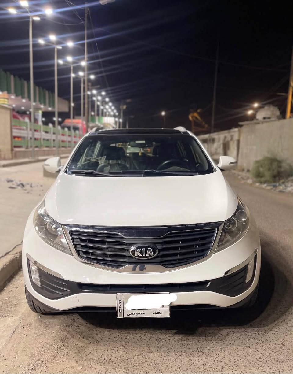السلام عليكم كيا سبورتج موديل 2013 خليجي
السيارة با اسمي صار 14 سنة 
جديدة كفالة عامة من فتح والتبديل والحالوب والصبغ حتى دعاميات كفالة عامة 
مكينة 2000 دوش كفالة من فتح والتبخير و صوت على ايدي 
الكير كفالة عامة 
ماشية 80 حقيقي 
السيارة جديدة حتى لايلون شركة بيهة مثل ما واضح بالصور 
وين مل تحب افحص سونار 
موصفاتهة فول 
بصمة 
بانورما 
كشن سايق كهرباء 
كشنات جلد و تدفئة 
حساس امامي وخلفي 
تحكمات ستيرن 
مدخل شحن بصمة سيارة 
بصمة ابواب 
و هواي موصفات بعد 
مكاني بغداد 
السعر 152 
***********
