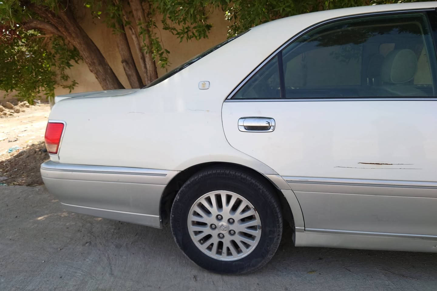 تويوتا كراون (ملكة جنون) موديل 2002 للبيع
سيارة جاهزة من كلشي وبدون أي مصاريف، دق سلف وتوكل على الله.
​📌 المواصفات والحديث:
​الفئة: فول مواصفات (4 دكم + فتحة قمارة).
​المحرك والكير: محرك D4 الكبير، كير ومكينة بشرط الجاهزية.
​الحدادية والتبريد: حدادية كاملة ومجددة، والتبريد ثلج.
​البودي: مكصوصة قمارة فقط.
​الأوراق والتسجيل: أصولية، رقم كركوك (ترقيم قديم)، فقط گمرك غير مدفوع.
​💰 السعر: 55 ورقة 
📍 المكان: الناصرية
📞 للتواصل والاستفسار: ***********

🚩🚩 للجادين اتصال فقط مكلف بل نشر

