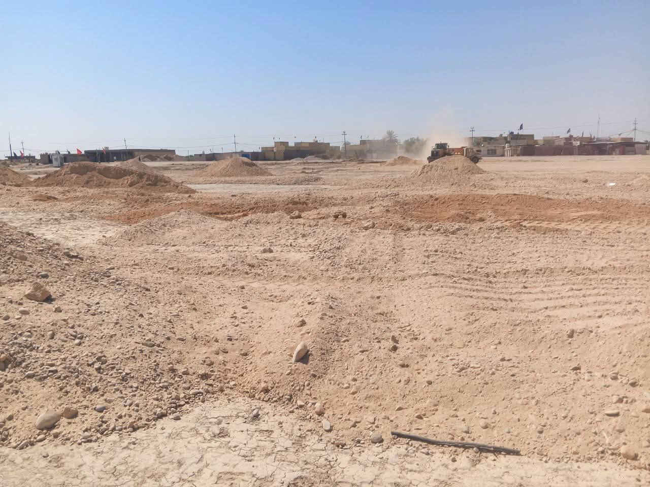 🏗️ مكتب النفق للمقاولات الهندسية

جزء من أعمالنا في أحد المشاريع الإنشائية

🔹 أعمال فرش مادة السبيس:

1️⃣ البدء بأعمال فرش مادة السبيس، استعدادًا للمراحل اللاحقة التي تشمل الرش والحدل والفحص المختبري.

2️⃣ التأكيد على الالتزام بالتسلسل الفني الصحيح للأعمال، بما يضمن جودة التنفيذ ومطابقته للمواصفات الفنية.

3️⃣ متابعة دقة فرش مادة السبيس والتأكد من تحقيق السماكات المطلوبة وفق المخططات والمواصفات المعتمدة.

4️⃣ إجراء قياسات دورية للسماكات المنفذة، للتأكد من مطابقتها للسمك المحدد وتفادي أي تفاوت أثناء التنفيذ.

5️⃣ متابعة مناسيب الفرش والتأكد من انتظام الطبقة قبل البدء بأعمال الرش والحدل.

6️⃣ الاستعداد المسبق لجدولة أعمال الرش والحدل بعد الانتهاء من أعمال الفرش والتأكد من جاهزية الطبقة.

🔹 جودة في التنفيذ • دقة في المتابعة • التزام بالمواصفات

📞 للاستفسار والتواصل:
***********
