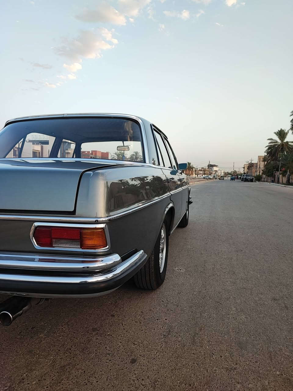 للبيع جديد مرسيدس مخزن دخول جديد موديل 1967بدون رقم تترقم باسم المشتري او تريد نرقملك وننطي وكاله ماشيه 69000 الف لون سمنتي مميز مقفوله من الحادث كير ومحرك بلادي كير عادي تعليك مكان السياره بابل الحله الجمعيه اخوان السياره جديده بمعنى الكلمه الحقيقه احلى من الصور للاستفسار الاتصال 
***********
***********
ابو حسين
