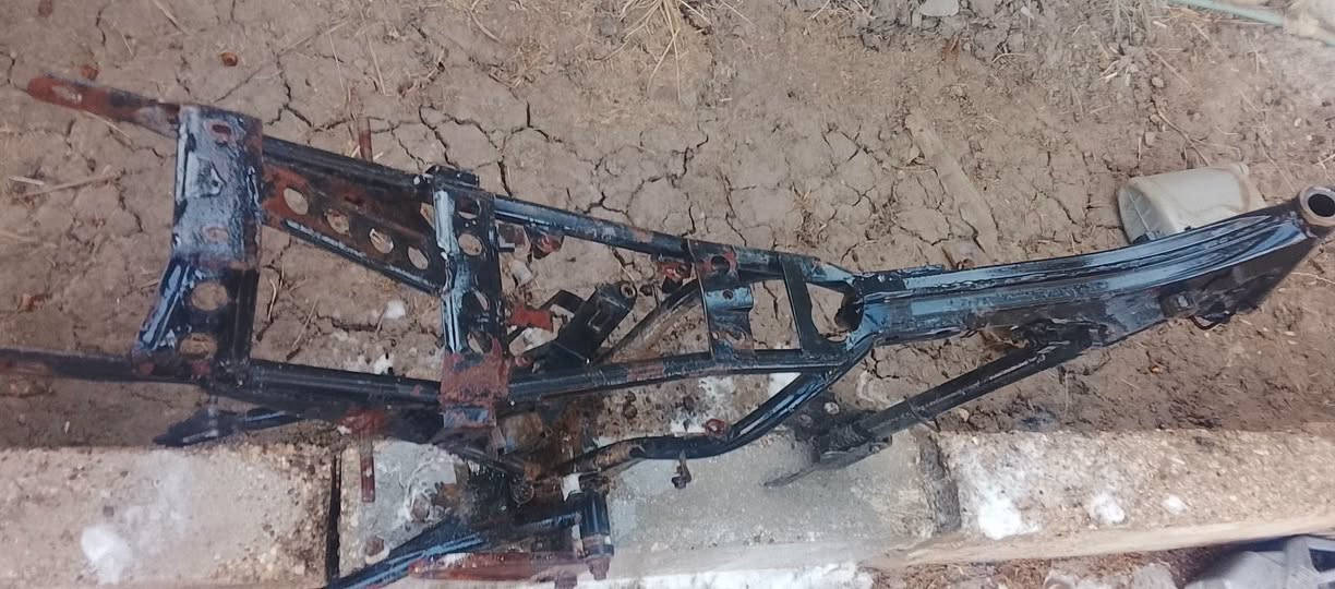 سلام عليكم 
شاصي جونده كلك للبيع هوه والماشه مالته 
مكان السماوه قضاء رميثه 
*********** سعره ٣٥ الف
