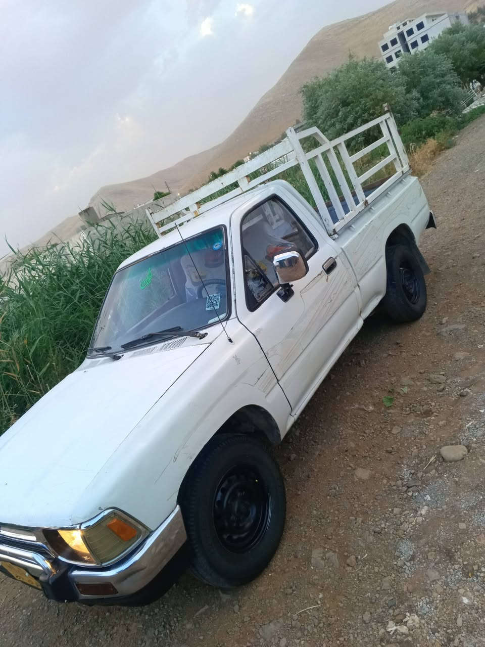 بەناوی خوای گەورە
تۆیتا هایلۆکس مۆدێل 1997 سەیارەکە کۆدی ئاسایشە
 مەکینە 4وای  گێڕومەکینە و شانسی دەعمو لێدراوی بەشەرت
سەیارەکە بێ مەسروفە  کارەبای هەمووی بەشەرت 
دەژبوڵی جوانەو گڵۆپی گێچ هەموی  مەزبوت 
چوار تایەو ویلی لۆک 
شوێن: سەید سادق
***********

***********
