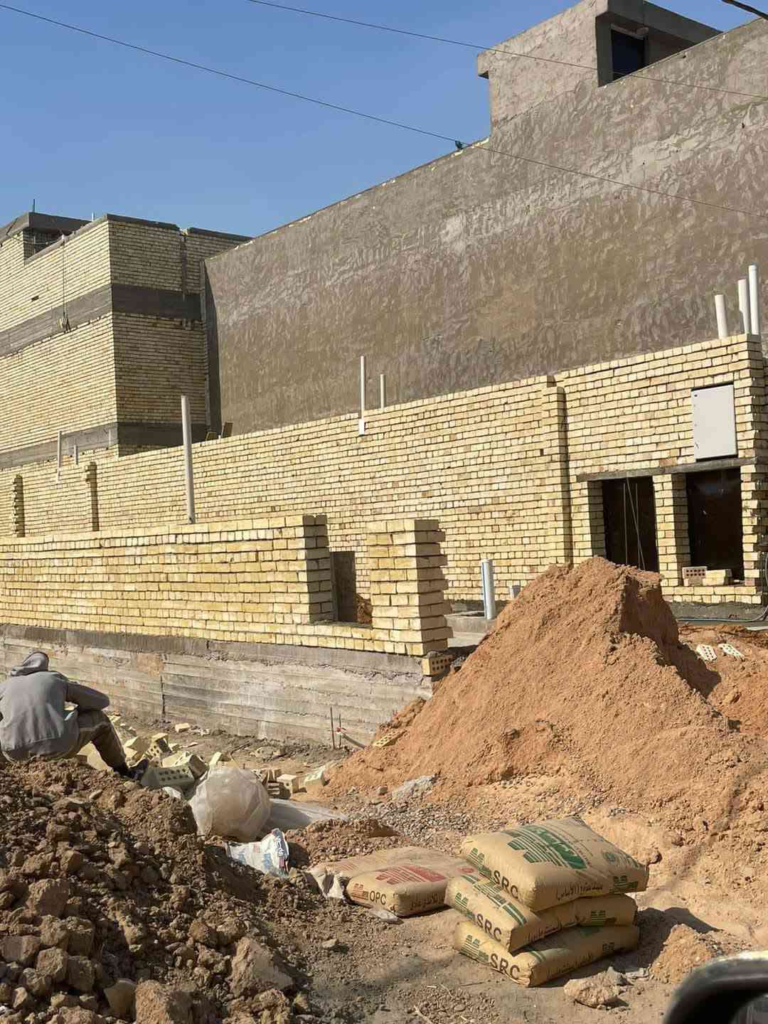 السلام عليكم اني ابو حسين   البنا ارجو ان ينال اعجابكم شغلنة شغل درجه اولى اي مكان في بغداد اشتغل على الدبل ا اوقطعي كادري كامل اني وعمالي وسكلتي وسيارتي يعني ما انتعب ابو البيت اهم شي عدنة رضة الله ثم رضة الزبون  سعار مناسبه ***********متواجد وتساب خلفات ٢
