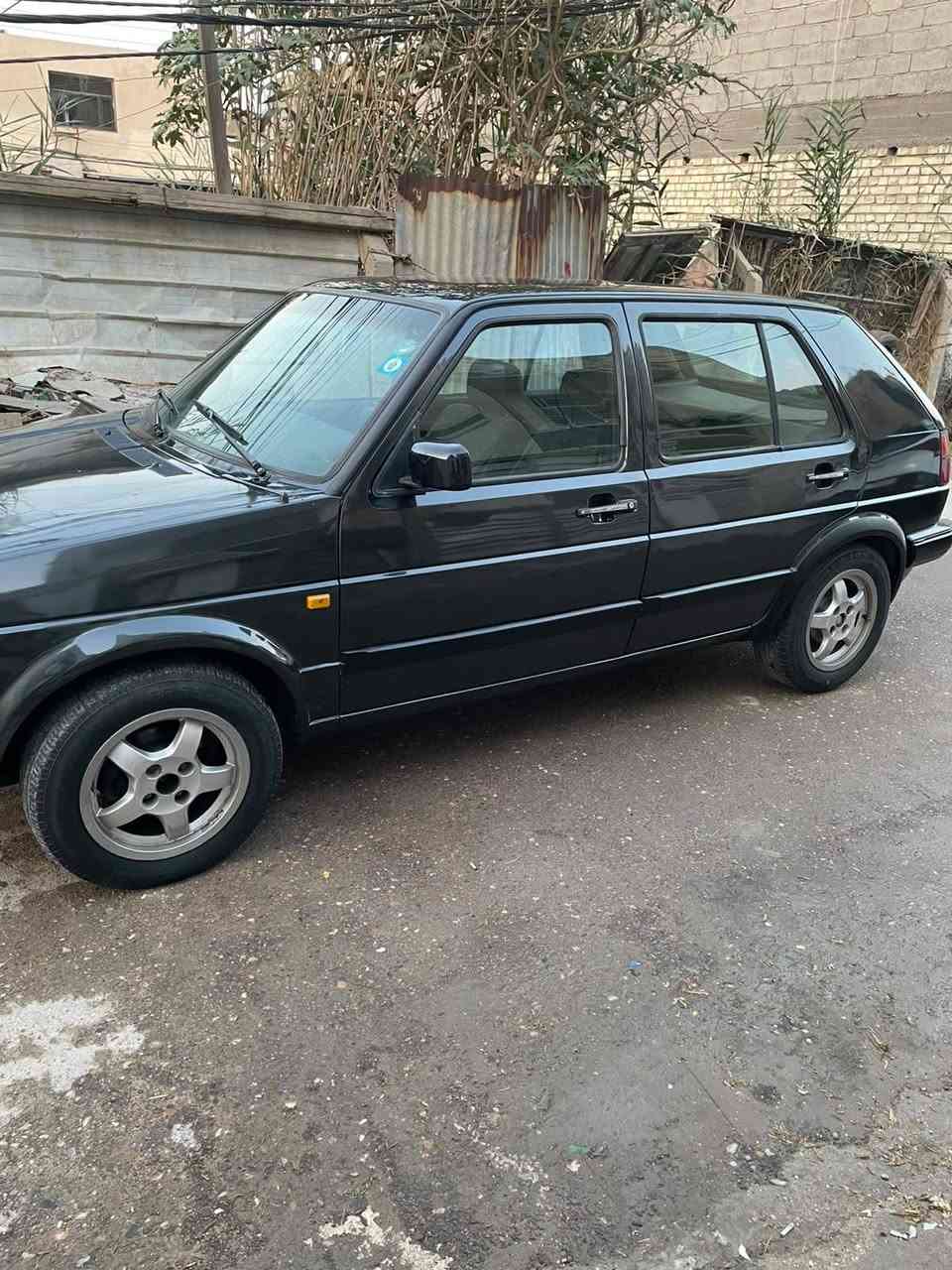 السلام عليكم للبيع كولف عظم 1990 وارد الماني بغداد بأسمي رقم جديد هزة جديده سياره بلاديه صبغ جديد اثر جراد بدون ضربه محرك 1800 كير اوتوماتيك مسجل تخم سماعات جديد ويل كب داخل بلادي سيارة جداً نظيفه نقصها فقط تبريد كهربائيات كلها شغاله عارضها ب44 وبيها مجال بسيط مكاني بغداد حي الاعلام للاتصال ***********

