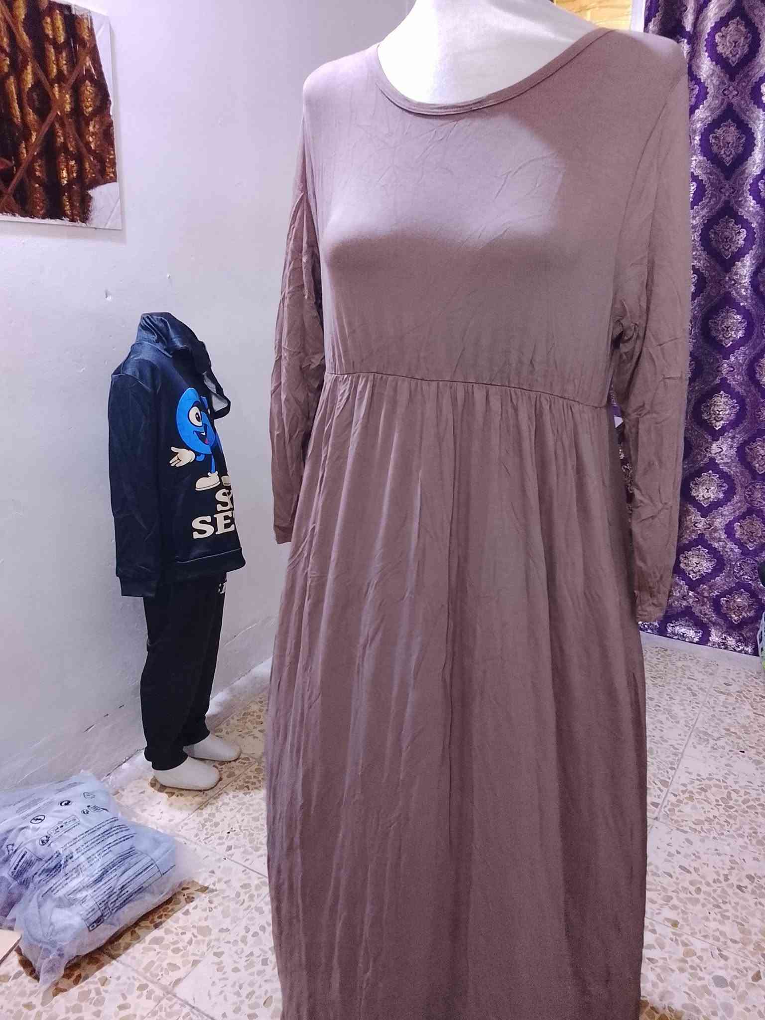 السلام عليكم بنات بضاعه شي ان جديد بالجيس ملابس متنوعه واسعار رخيصه اي شي يعجبكم صوره وعالخاص /مكاني بغداد الكويتي قرب سكله عامر عبسي /يوجد توصيل لبغداد وكافه المحافضات وياربي ينال اعجابكم وعدي كوتات شتوي اذا صعد المنشور انزللكم
