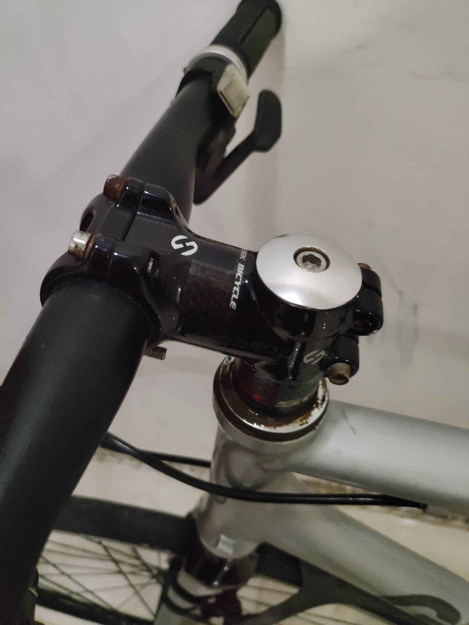 🚴‍♂️ بايسكل C700 للبيع
🔹 الماركة: Giant
🔹 ارتفاع الفريم: M
🔹 سستم سرام بدون نقال أمامي
🔹 3 قطع كاربون:
 • بوري سرج كاربون
• ركبة كاربون
• ماشّة كاربون
🔹 بريك خلفي فقط
🔹 نظيفة
🔹 جامَلغ أمامي وخلفي

💰 السعر: 190 ألف، بي مجال
🚚 يوجد توصيل
📍 مكاني: كوت
📞 ***********
