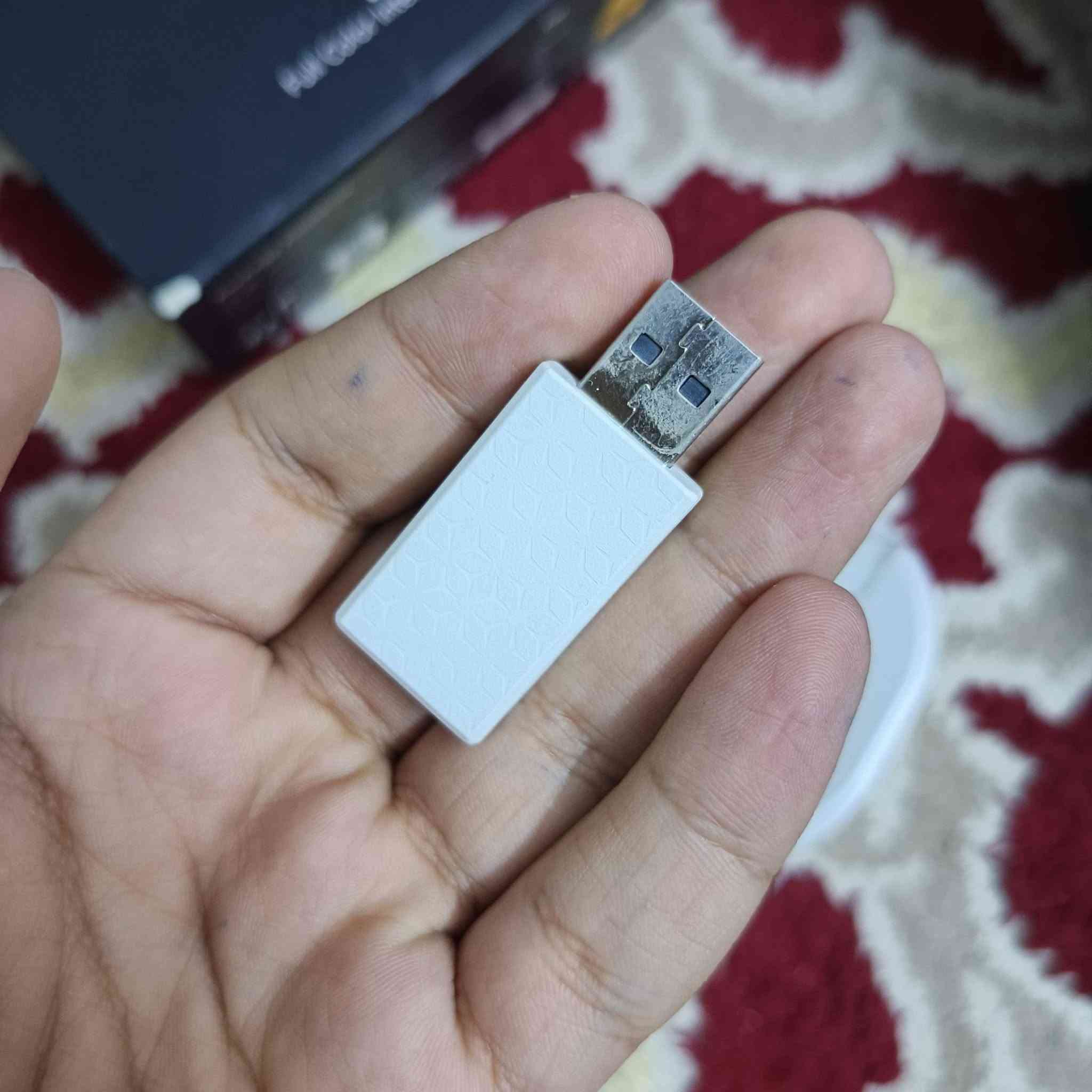 للبيع: يد تحكم MANBA ONE الاحترافية 🔥🎮

المواصفات:
**الشاشة**: شاشة ملونة تفاعلية بالوسط للاعدادات + نسبة البطارية
**دوك الشحن**: يجي وياه ستاند شحن اصلي
**Hall Effect**: عصي بدون دريفت نهائياً - للعب الاحترافي
**RGB**: اضاءة ملونة قابلة للتغيير
**ازرار خلفية**: 4 ازرار اضافية قابلة للبرمجة
**الاهتزاز**: قوي ومتعدد المستويات
**الاتصال**: سلكي + لاسلكي بلوتوث
**البطارية**: تدوم 8-10 ساعات لعب

متوافق مع: 
✅ PS4 
✅ PS5
✅ PC
✅ Switch
✅ موبايل

الحالة: جديد/نظيف بالبوكس
السعر: مزاد - اعلى سعر
المكان: الديوانية

للشراء مراسلة خاص 📩 
او واتساب: ***********

#للبيع #الديوانية #PS4 #PS5 #يد_بلايستيشن #MANBA_ONE #اكسسوارات_العاب
