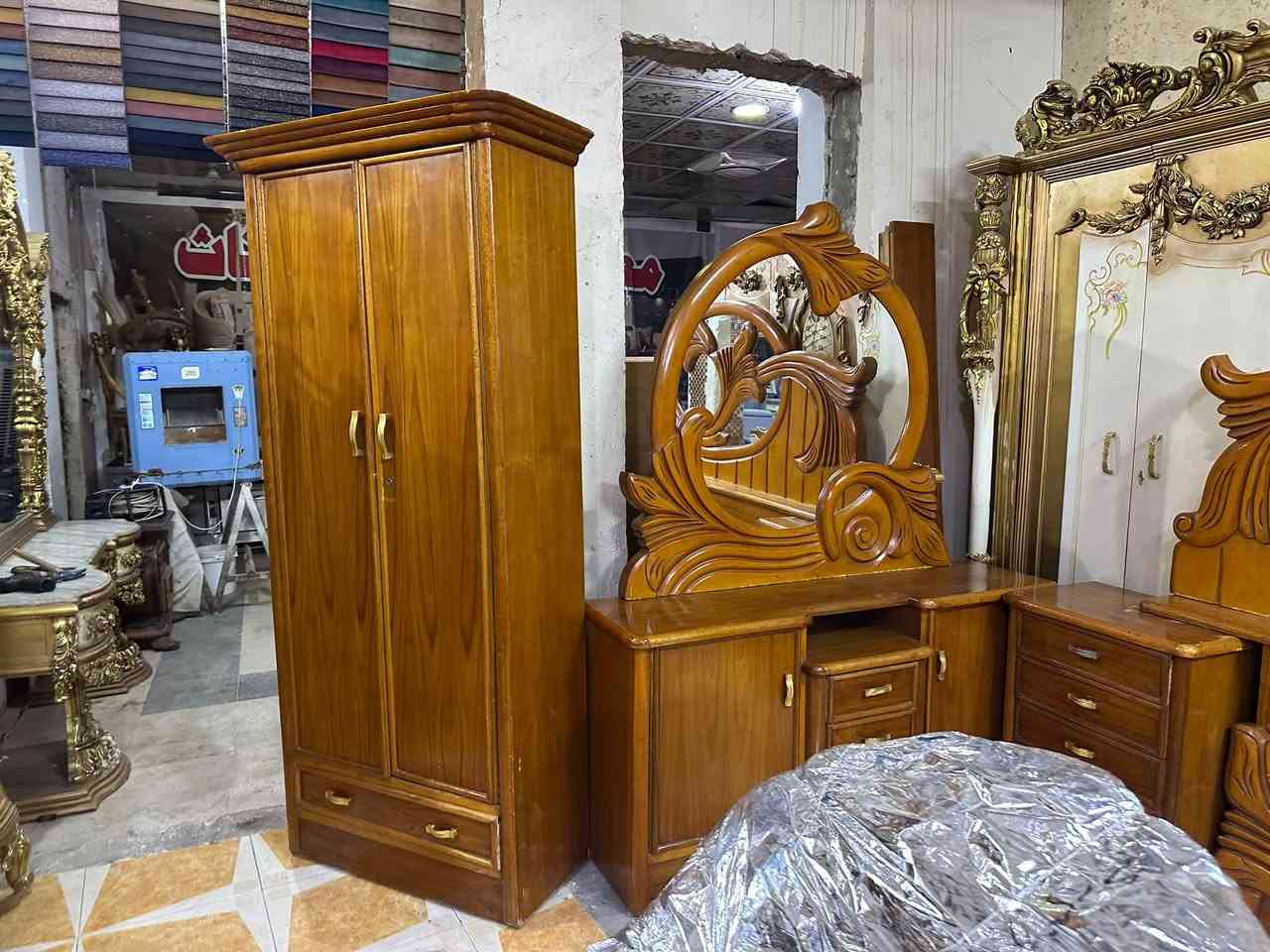 غرفه عراقي حطاطه مستعمله السعر ١٢٠٠مليون مع النقل في معرض الرمادي العنوان شارع الكص قرب سوق الذهب رياض العبيدي ***********
