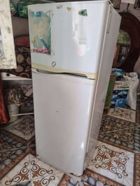 ثلاجه لبيع ١٧ قدم الصناعه مصري شرط الشغل شرط التجميد السعر90.    07718...
