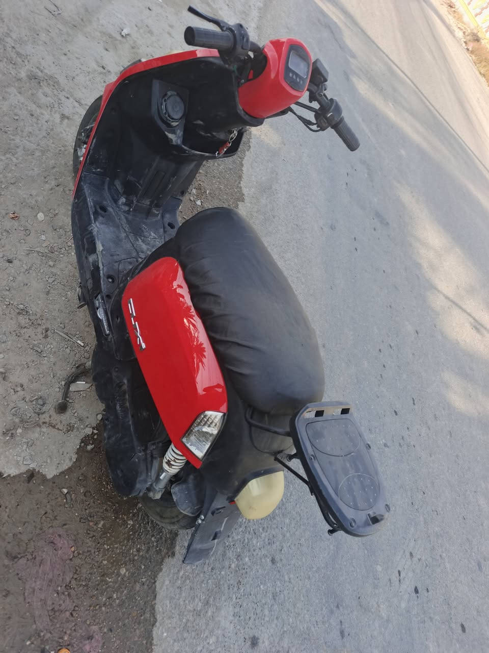 ياالله سلام عليكم للبيع دراجه بوليس نوزل نگرة سلف كهربائيات كامله گيج بانزين شغال باتري جديد نوزل جديد محرك نعومه فول تايرات جديدة بريك خلفي بل المكان گشر نضيف حيل دراجه حلوة ومرتبه ومال جناي نقصه فقط بريك امامي  
مكان بغداد السعر 600 وبيه مجال قليل للشراي /*********** اتصال+واتساب

