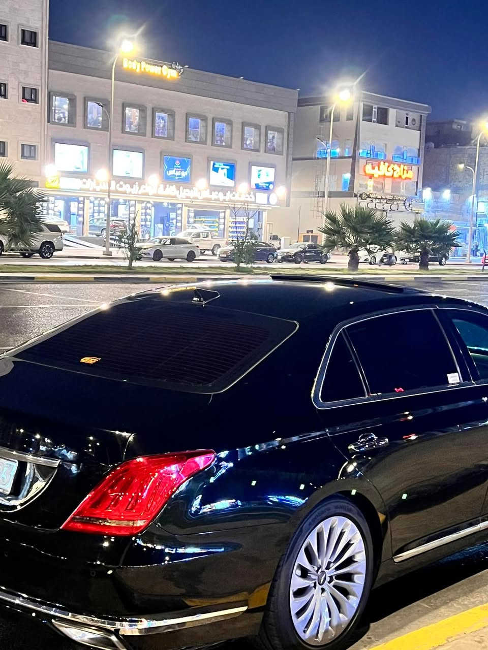 جنيسز G90 • ٢٠١٧ • ٨ سلندر