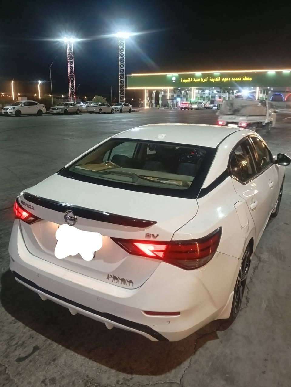 سلام عليكم لبيع نيسان سنتره موديل 2021وارد امريكي رقم معوقين  فول مواصفات ما عده لفتحه بيه بنيد صبغ وصفحت لعبري بارد وبيه چاملغ وره لسعر 110وبيه مجال مكاني بصره امل داخلي رقم ***********
