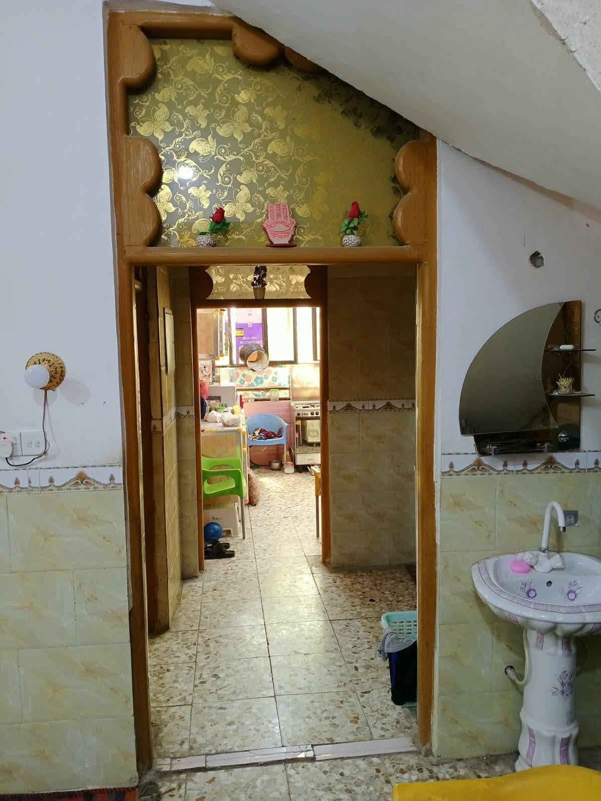 دار للبيع بيع مستعجل  بسعر مناسب جدآ مراوس بقطعة بالثالثه 
طابو صرف ركن مساحة ١٧٠ على شارع ٢٠ وجه على المتنزه العسكري خلف مدرسة العطاء يحتوي على غرفتين وصاله ومطبخ  واستقبال ومجمع صحيات بناء درجة أولى صب كونكريت مسلح وطابوك للاستفسار مراجعة مكتب عالم العقار في الجمعية مقابل الإطفاء او الاتصال ***********

 #عندك_عقار_للبيع_فقط_راسلنا_اواتصل_وات_ساب 

***********
