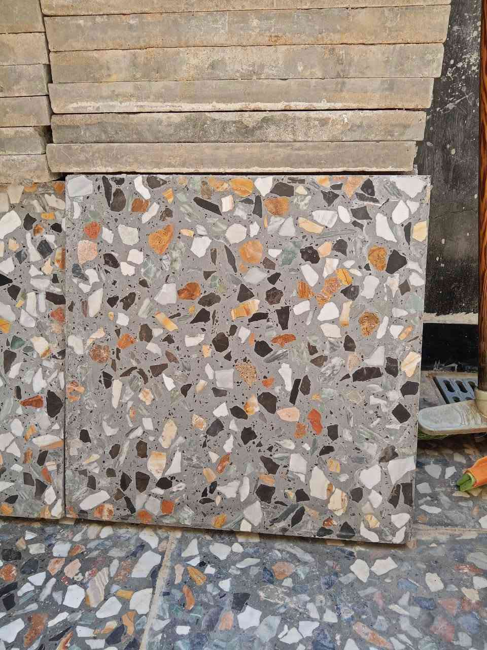 السلام عليكم كاشي للبيع كاشي موزايك اسليمانيه 40×40 خمس مترات 25 الف قفل كاشي نضيف ما مشلوع من كاع ابد نضيفف قفل 25 الف و باب حديد باب خارجيه طول مترتين و عرض 90 بدون جرجوبه السعر 75 قفل باب حديد اصلي و ثكيله مال خارجي مال سياج 
للاستفسار تواصل خاص واتساب ***********
