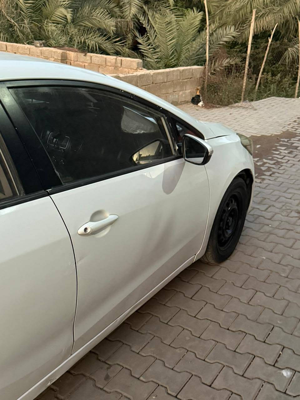 السلام عليكم
كيا سيراتوا وارد خليجي موديل ٢٠١٣ لون ابيض السياره بيها بنيد مبدل وبيها نص جاملغ بارد بدون ضربه قويه او ضرر داخلي 
مكينه وگير وتبريد كفاله 
حداديه ٧٥٪؜
راعيها كردي وموجود

للتواصل ، ***********
