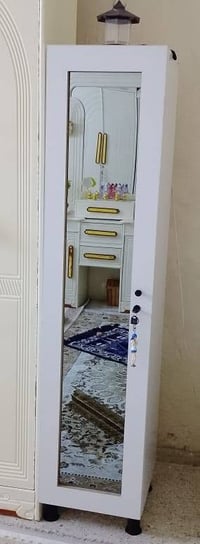 للبيع لوكر عطور ومكياج مع إنارة ومراية ✨  ​الطول : 160  العرض : 40  ​ا...