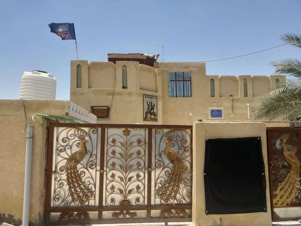 السلام عليكم 
بيت للبيع حي الزهراء زراعي 
قريب العبره عن جامع الزهراء ع ثلاث افرع البيت جاهز من كل شي بس تخلي غراضك وتسكن يحتوي على غرفتين وصاله ومطبخ وبراني وصحيات خارجيه وداخليه وخط مولد وخط نت الارضيه كلها سيراميك هذا رقمي الخاص *********** السعر 60 قفل البيت مسجل معامله بالطابو
