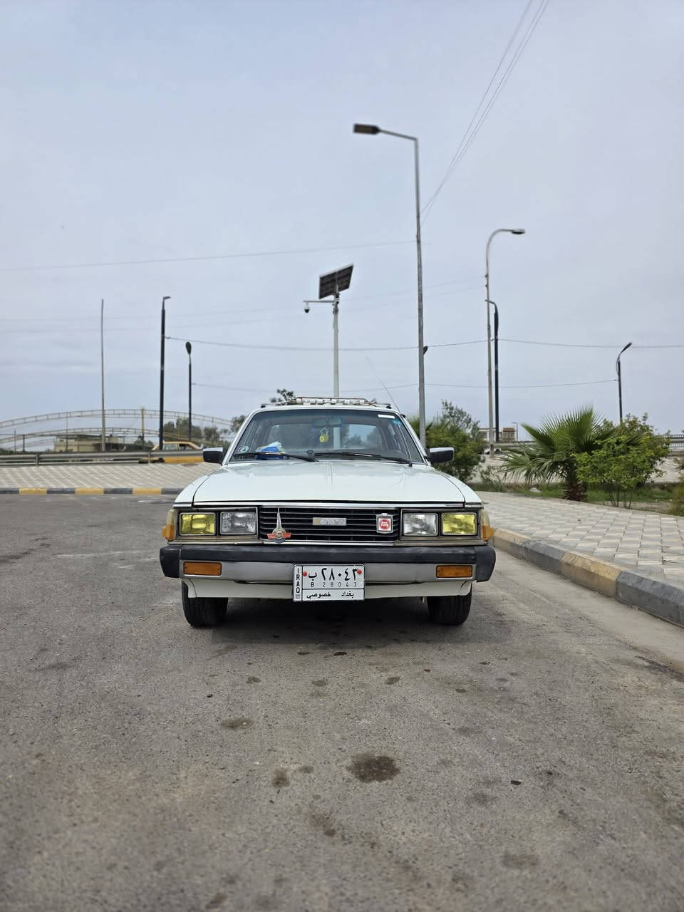 سلام عليكم كرونه موديل 1981سياره جاهزه مكينه كير حداديه تخم تاير تبريد كهربائت كله شغاله سياره مصبوغه الجماليه فقط البيع او المراوس حسب القناعه الأستفسار الاتصال على الرقم سعره 40وبيه مجال ***********
