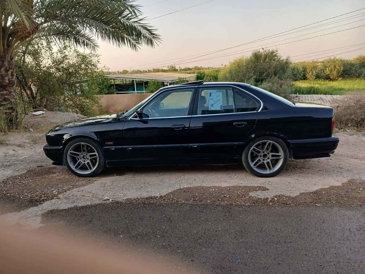 سلام عليكم اخوان ٥٢٥ موديل ٩٣ اصل... مسكر.. فتحة..
مكينه كير حداديه بحاله جيده جدا. َ..
داخل جلد كهرباء.. دبل ارباك...
كت ام... دعاميات ودوس...
ويل ميمو اصلي. إيطالي..
منضومه تبريد جاهزة 
مصبوغه للجماليه فقط...
بدون اي ضربه او حادث....
سياره جاهزه من كلشي وبلحقيقه احلا من صور
سنويه لل٢٨...
رقم بغداد تحويل ثاني يوم.***********مكانهه الفلوجه
