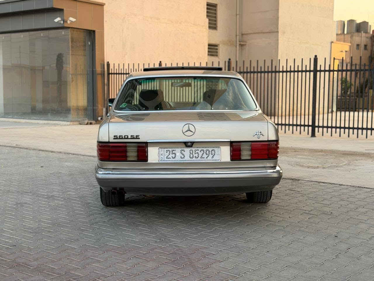 مارسيدس جامبو حجم 560 محرك 8 سلندر تبريد ثلج  موديل 1990 ABS تنته طكتين  كشنات كهربائي  جامات كهربائي  سنتر لوك صبغ للجماليه بدون ضرر قواعد دبلات سلايمه رقم كركوك مشروع وطني سنويه هزه لحد 2029 جديد بسمي شرط تحويل وكاله سياره جاهزه سعر 73 بي مجال  *********** مكاني كركوك
