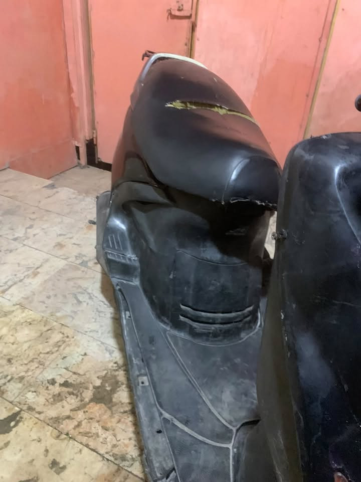 السلام عليكم دراجه
فراشه دراجه بلاديه 
مابيه نواقص بس باتري تخلي باتري يشتغل السلف اشاير كلهن شغالات وره و كدام 
مكينه نضيفه لا تبخير لا نضوح 
لا اكسل 
دراجه. كفراته بلادي ماله
كابريتر اصلي ماله 
يعني كلشي بلدرجه بلادي 
السعر 200  قفل  

عنوان بغداد. البلديات ***********
