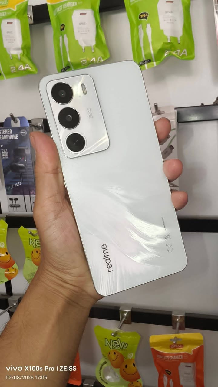 Realme c71 للبيع جهاز جديد استعمال اسبوع نظيف السعر 215
***********

نص مكتوب في الصور:
- vivo X100s Pro | ZEISS
- 02/08/2026 17:06
- 02/08/2026 17:05
