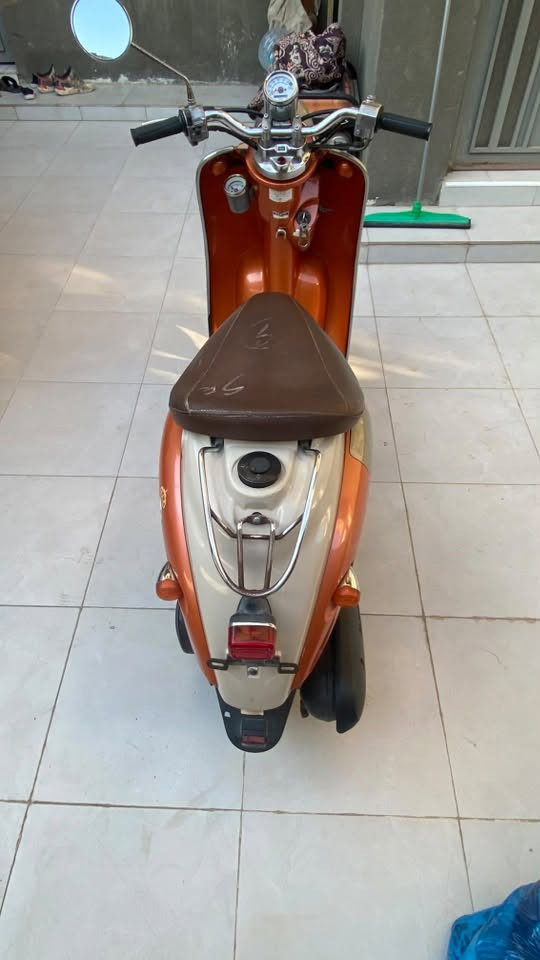 دراجه/مصريه كلاسك فحل 🛵
دراجه مال حاويه 🙆‍♂️ 
صارلها شهرين من طالعه 📃
وصل مكاتبه بيها 📕
سعرها ٨٠٠💵
لمو شراي لا يعلق 🌹
***********📞📞
