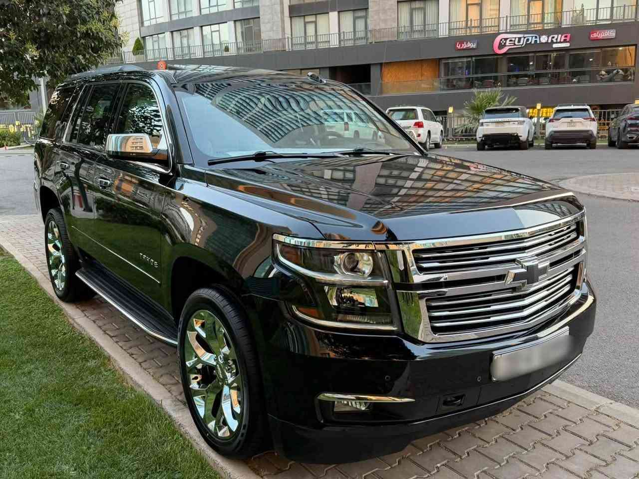 السلام عليكم تاهو موديل 2018 خليجي وكاله المنصور فول مواصفات برايمر عينه داتا شوو كفاله ضربه وتبديل وصبغ وبارد السياره عل وضع الشركه 
المكان:اربيل شورش 
رقم الموبايل ***********
