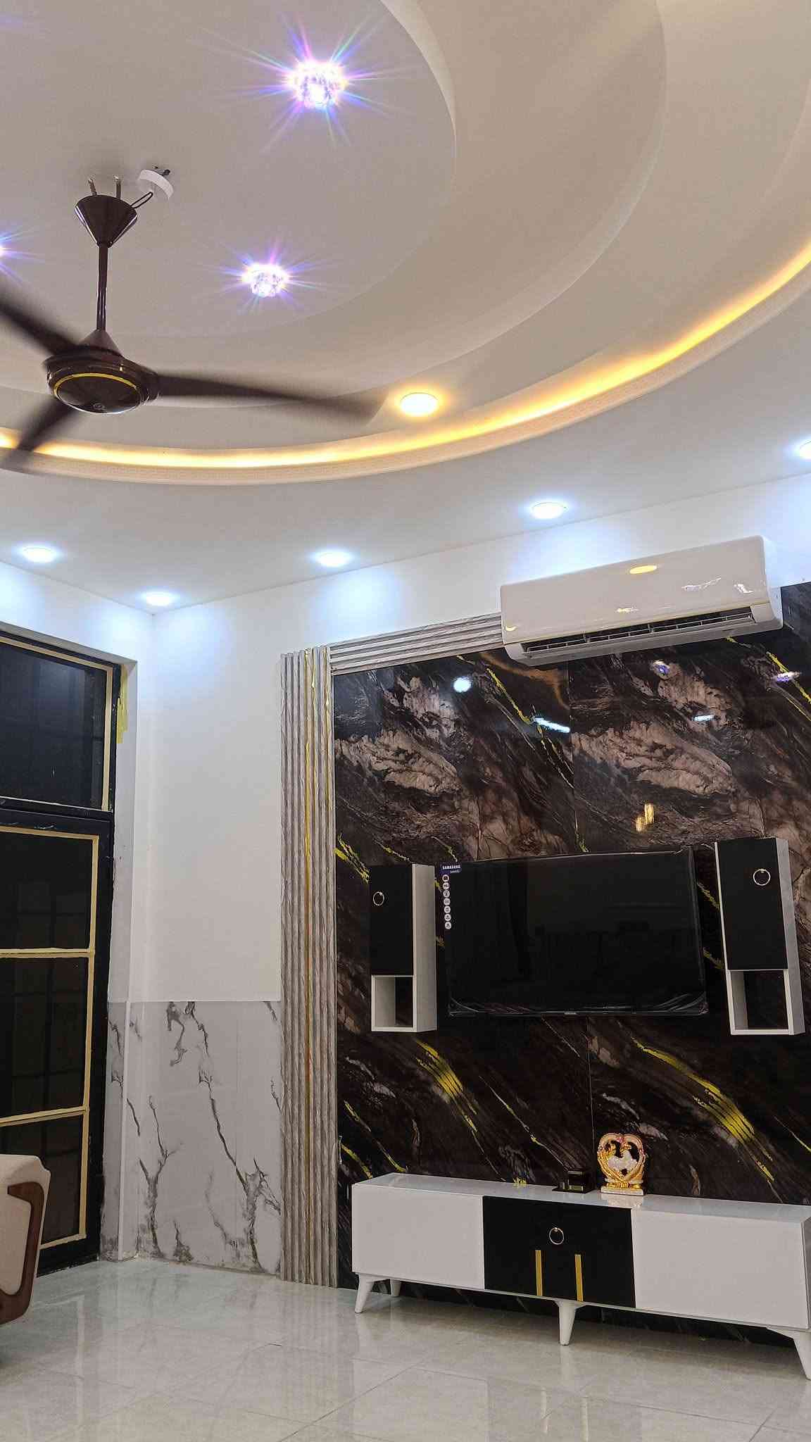 يالله الدار للبيع مساحه 200متر  غرفتين نوم  طابوزراعي سند 25 الحولي مقابيل شارع نضوري خدمات تبليط ماء كهرباء البناء جديد ***********
