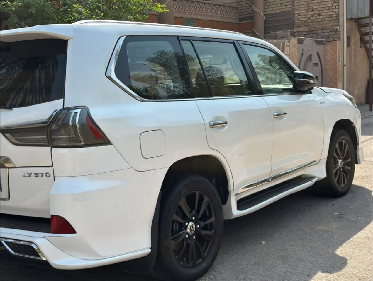 لكزس LX570 • ٢٠١١ • رقم بغداد دولي
