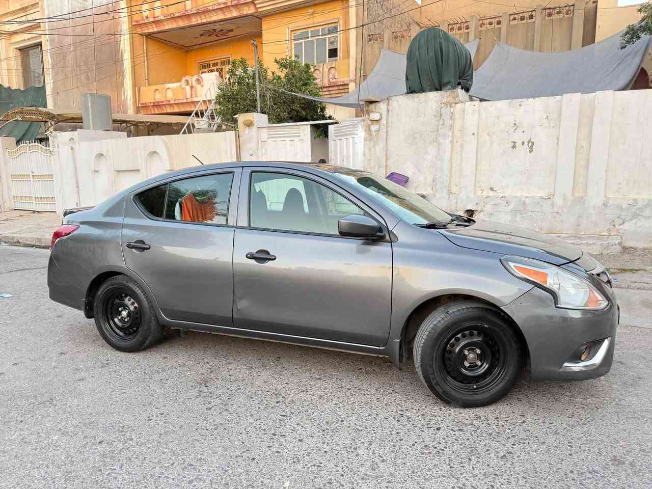 Nissan versa 
2019 
S plus 
گێر تۆماتیک 
شاشە و کامێرا بیلادی
سوکان ڤۆلیۆم و تحدید سرعە 
تراکشن 

سەیارەکە دوو پارچەی بۆیاغە بێ ناو گرتن 
دەرگای پشتەوە و چامڵغی پشتەوە 
پێش و پشتی کەپسە ئەیرباگی بەس شانی تەقیوە سوکان و داشبول سەلامەتە

شوێن هەولێر 
بۆ زانیاری زیاتر پەیوەندی بکە 
***********
What’s up ✅ أربيل, العراق
