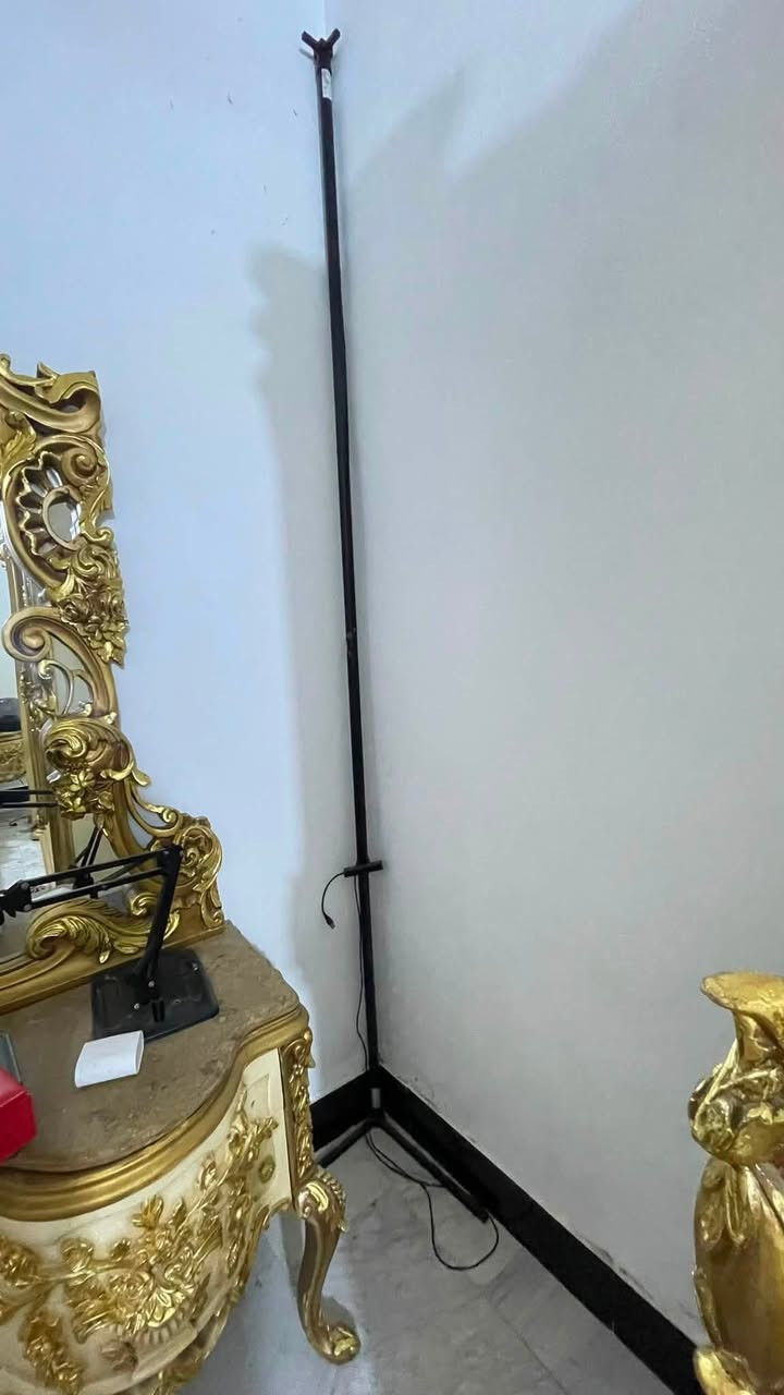 نشره لد عامودي طول اكثر من مترين
تنربط  ع تطبيق 

نشره 7 قطع تتركب 

تصيروحده  وتنقسم وتصير ثنين تشرات 

قطع نشره المنيوم مو بلاستيك 
للتواصل ***********
