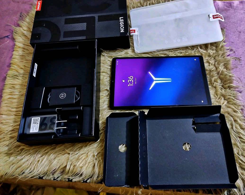تابلت ليجن Y700 • ٨.٨ انش • ١٦٥ هرتز