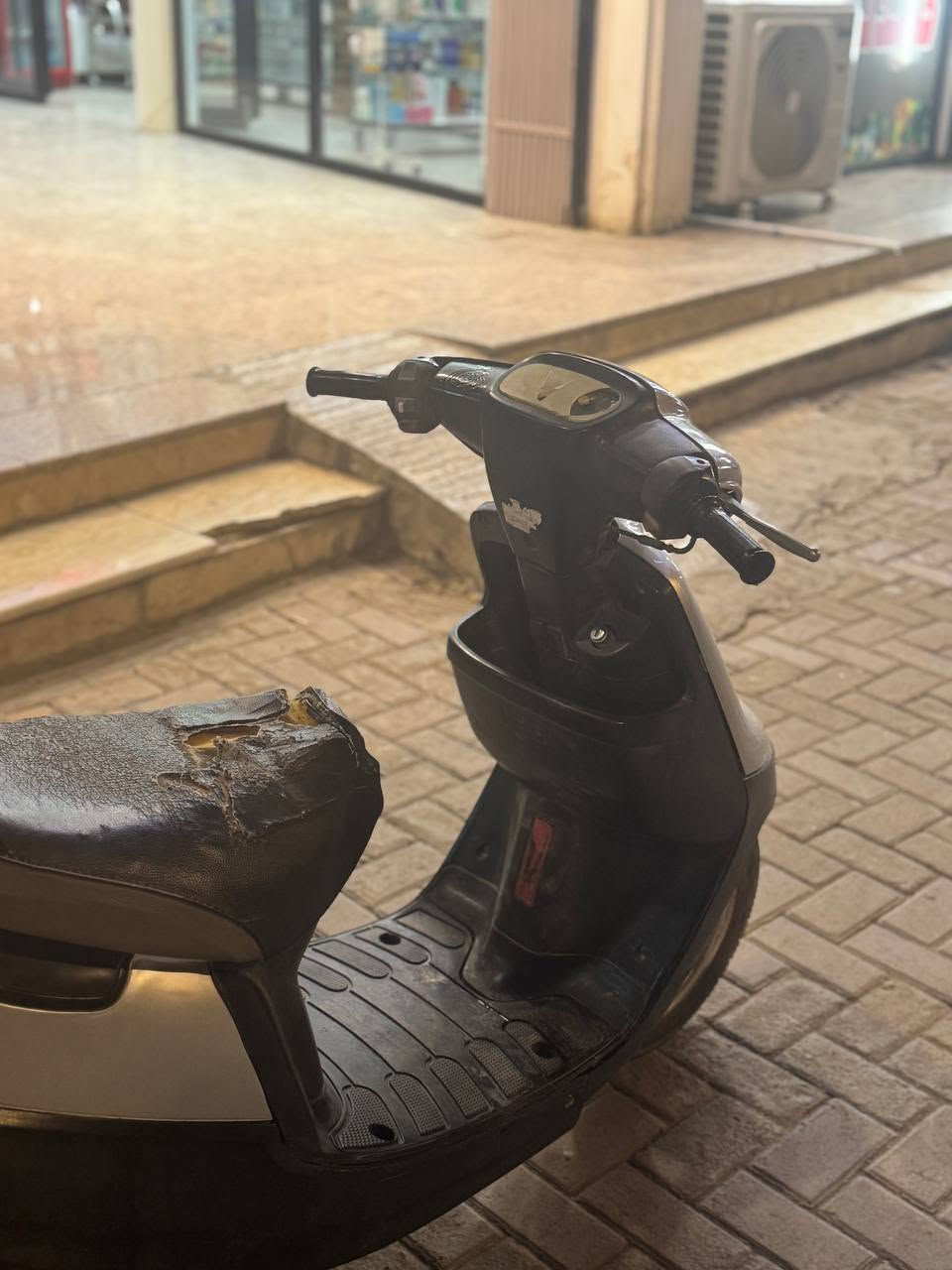دراجة بطة للبيع نضيفة محركها نضيف مفتوحة مرة وحدة كهربائيات كلها شغالة السعر 250وبيها مجال العنوان مسيب
***********
