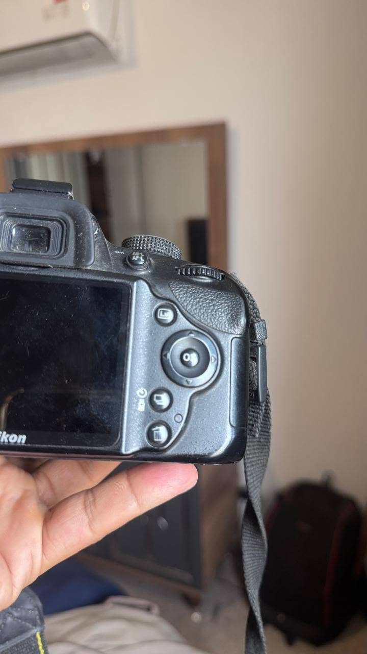 نيكون D3200
شبه جديدة
