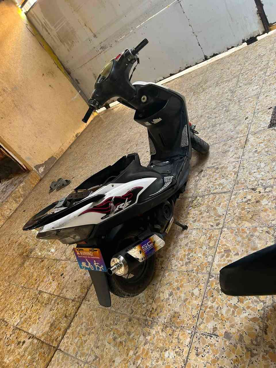 السلام عليكم دراجه ماكس عدله للبيع الدراجه خير من الله شلعه ومعدل يخبل الدراجه بيه سلف رياضي ٥٥دراجه بلادي ما مفتوحه وبيه صالنصه SCوبيه صدر امامي رياضي الدراجه نكره سلف كدام عينك سعر الدراجه ب٧٥٠وبيهً مجال للشرايً الدراجه كلشي شغال بيه هورن سكنات ألوان اشاير كلوب امامي خلفي الدبلات شغاله زوج تايرات جدد نقوصات الدراجه فقط جامه مالت عداد مكسوره ول عداد شغال كيلو متر الرقم ***********اذا تريد تعال واتساب خاص لا تجيني مكاني البصره ابو الخصيب
