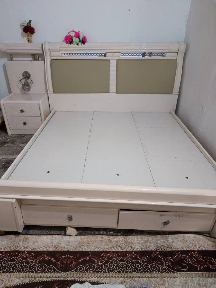 غرفة نوم للبيع اخت الجديده استخدام قليل نوعية زينه العنوان كربلاء حي العامل قرب جامع آل شبل *********** كربلاء, العراق
